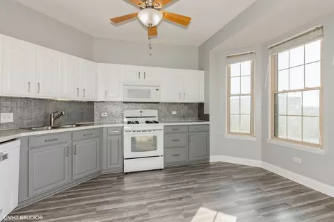 Kitchen - 3100 Town Square Dr #307, Rolling Meadows, IL 60008 photo 2 of 2
