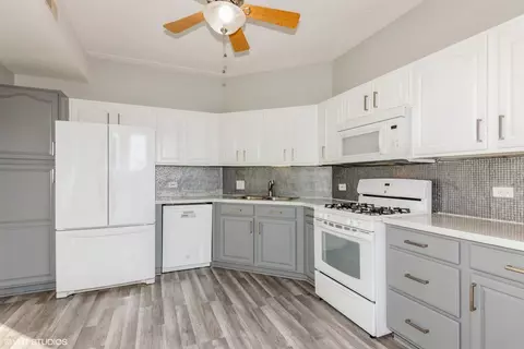 Kitchen - 3100 Town Square Dr #307, Rolling Meadows, IL 60008 photo 1 of 2