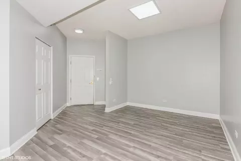 Living - 3100 Town Square Dr #307, Rolling Meadows, IL 60008 photo 4 of 7