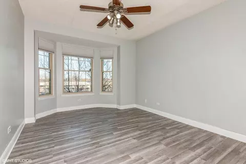 Living - 3100 Town Square Dr #307, Rolling Meadows, IL 60008 photo 5 of 7