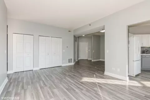 Living - 3100 Town Square Dr #307, Rolling Meadows, IL 60008 photo 1 of 7
