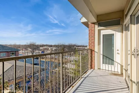 Exterior - 3100 Town Square Dr #307, Rolling Meadows, IL 60008 photo 3 of 4