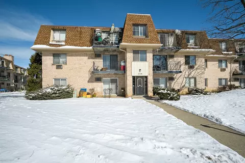 208 Shorewood Dr #2D, Glendale Heights, IL 60139