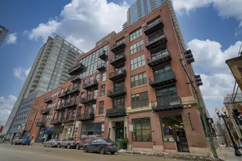 300 W Grand Ave #211, Chicago, IL 60654