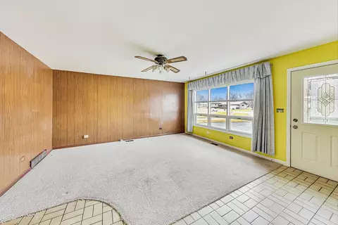 9 N510 Irwin Dr, Elgin, IL 60123 photo 5