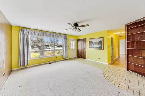 9 N510 Irwin Dr, Elgin, IL 60123 photo 3
