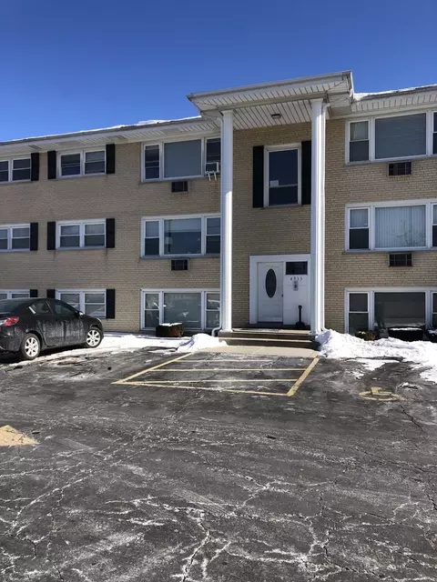 4933 N East River Rd #1A, Norridge, IL 60706