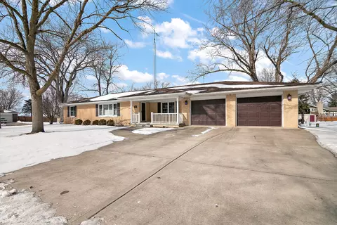 235 Hendron Ave, Clifton, IL 60927