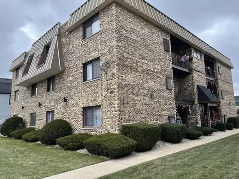 5710 S Archer Ave #2A, Chicago, IL 60638