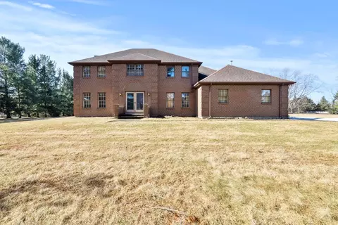 5 N600 Courcival Ln, Wayne, IL 60184