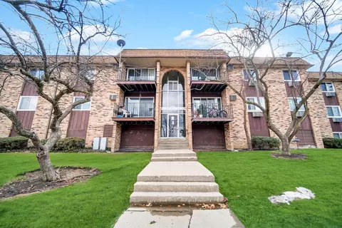 660 Hill Dr #206, Hoffman Estates, IL 60169