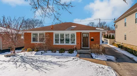 968 S Saylor Ave, Elmhurst, IL 60126