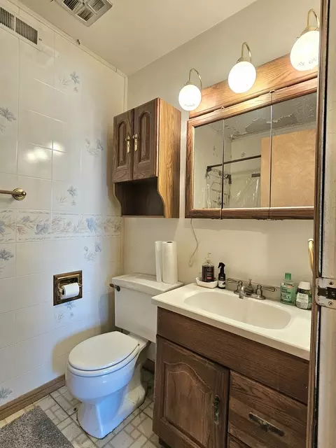 Bath - 19524 Sycamore St, Mokena, IL 60448 photo 1 of 1