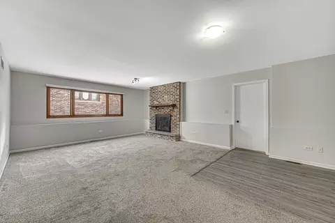 Living - 1052 E 7th St, Lockport, IL 60441 photo 3 of 4