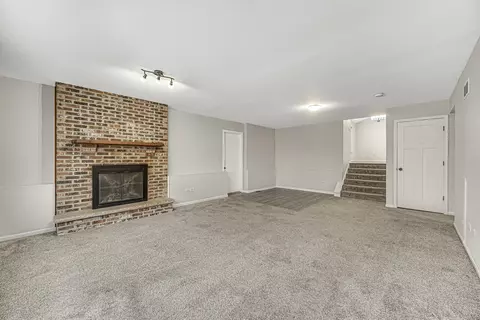 Living - 1052 E 7th St, Lockport, IL 60441 photo 2 of 4