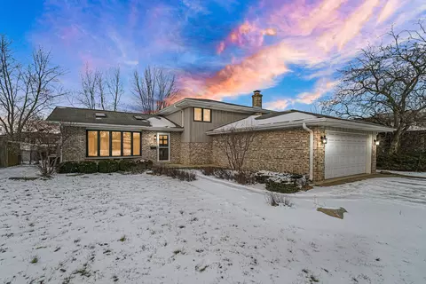 1052 E 7th St, Lockport, IL 60441