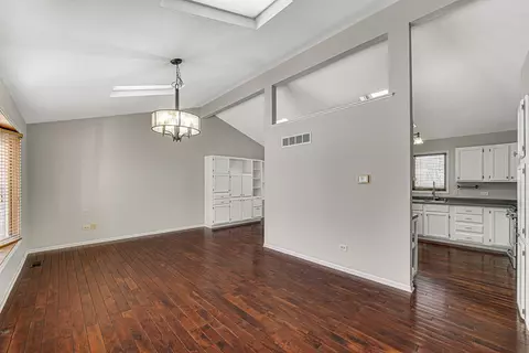Living - 1052 E 7th St, Lockport, IL 60441 photo 1 of 4