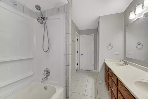 Bath - 1052 E 7th St, Lockport, IL 60441 photo 2 of 4