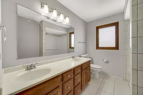 Bath - 1052 E 7th St, Lockport, IL 60441 photo 1 of 4