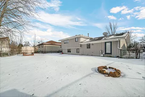 Exterior - 1052 E 7th St, Lockport, IL 60441 photo 5 of 6