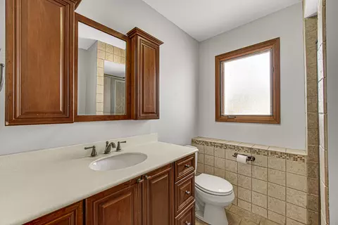 Bath - 1052 E 7th St, Lockport, IL 60441 photo 3 of 4
