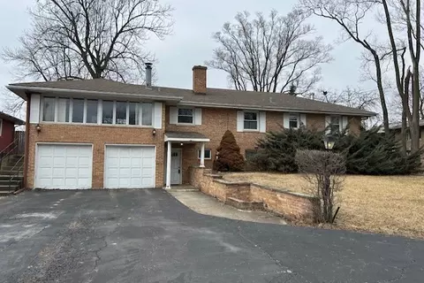 2444 E Bonnie Brook Ln, Waukegan, IL 60087
