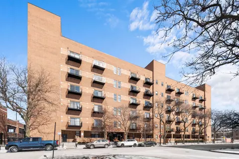 1000 E 53rd St #320, Chicago, IL 60615