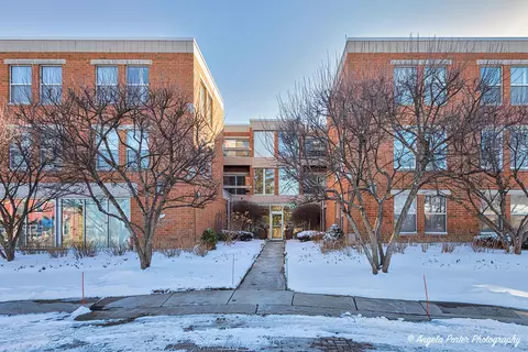 1925 Lake Ave #213, Wilmette, IL 60091