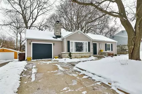 4233 Pinecrest Rd, Rockford, IL 61107