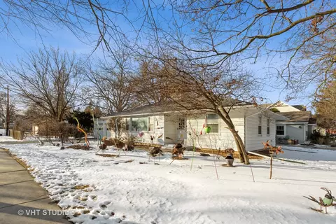 329 E 8th Ave, Naperville, IL 60563