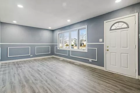 Living - 6853 Olympic Dr, Bridgeview, IL 60455 photo 2 of 4
