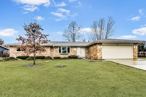 1040 Tiverton Ct, Schaumburg, IL 60193