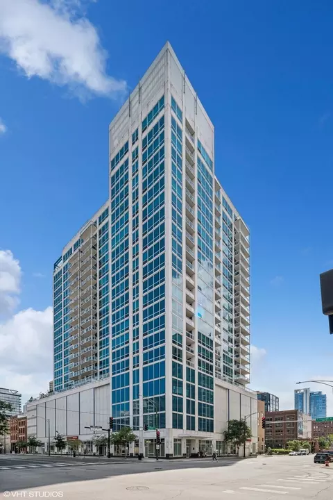 757 N Orleans St #2107, Chicago, IL 60654