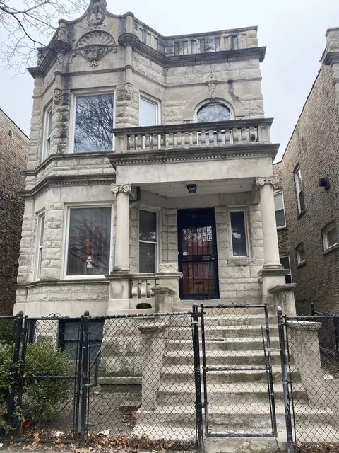 3827 W Monroe St, Chicago, IL 60624