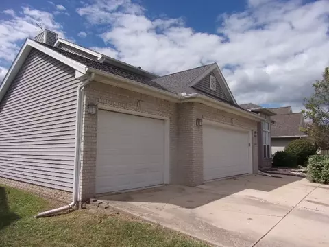 1225 Lodge Pole Ln, Normal, IL 61761 photo 2