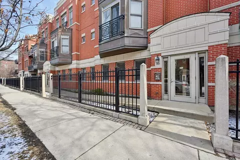 1421 S Halsted St #3B, Chicago, IL 60607