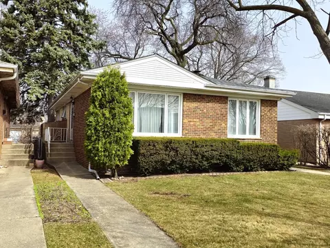 3806 Keeney St, Skokie, IL 60076