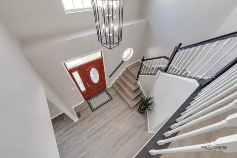 Entry Way - 5295 Shotkoski Dr, Hoffman Estates, IL 60192 photo 3 of 5
