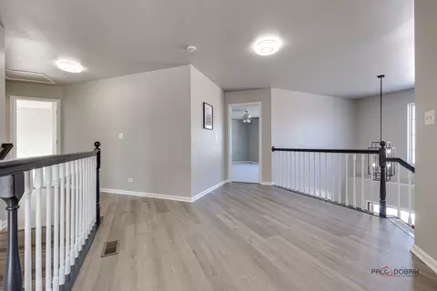 Entry Way - 5295 Shotkoski Dr, Hoffman Estates, IL 60192 photo 5 of 5