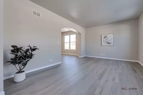 Living - 5295 Shotkoski Dr, Hoffman Estates, IL 60192 photo 1 of 5