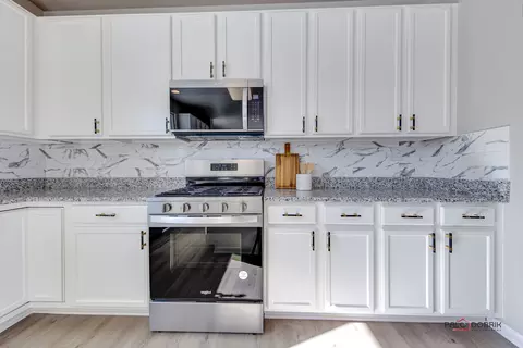 Kitchen - 5295 Shotkoski Dr, Hoffman Estates, IL 60192 photo 5 of 6