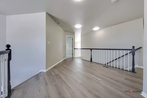 Entry Way - 5295 Shotkoski Dr, Hoffman Estates, IL 60192 photo 4 of 5