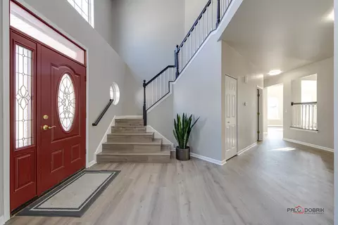 Entry Way - 5295 Shotkoski Dr, Hoffman Estates, IL 60192 photo 1 of 5