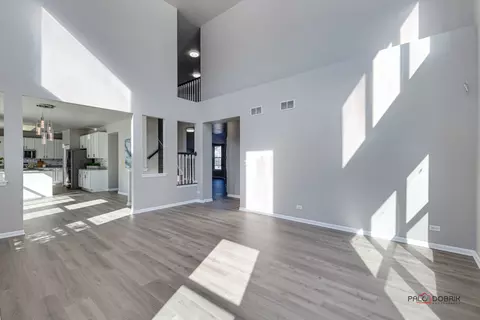 Living - 5295 Shotkoski Dr, Hoffman Estates, IL 60192 photo 4 of 5