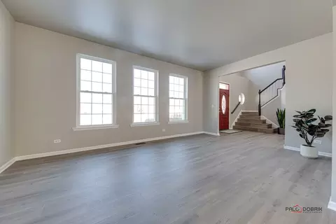 Living - 5295 Shotkoski Dr, Hoffman Estates, IL 60192 photo 2 of 5