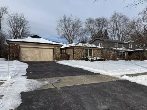 980 Mountain Dr, Deerfield, IL 60015