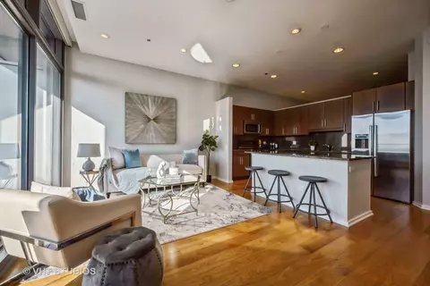 Living - 65 E Monroe St #4603, Chicago, IL 60603 photo 3 of 3