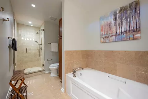Bath - 65 E Monroe St #4603, Chicago, IL 60603 photo 2 of 3