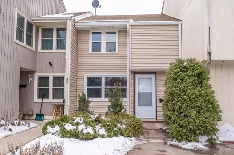 2240 Morningside Cir #E, Carpentersville, IL 60110