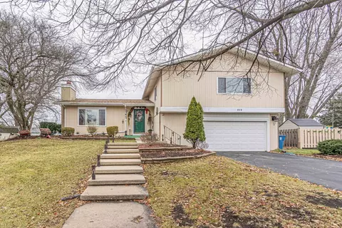 819 Anchor Ct, Bartlett, IL 60103